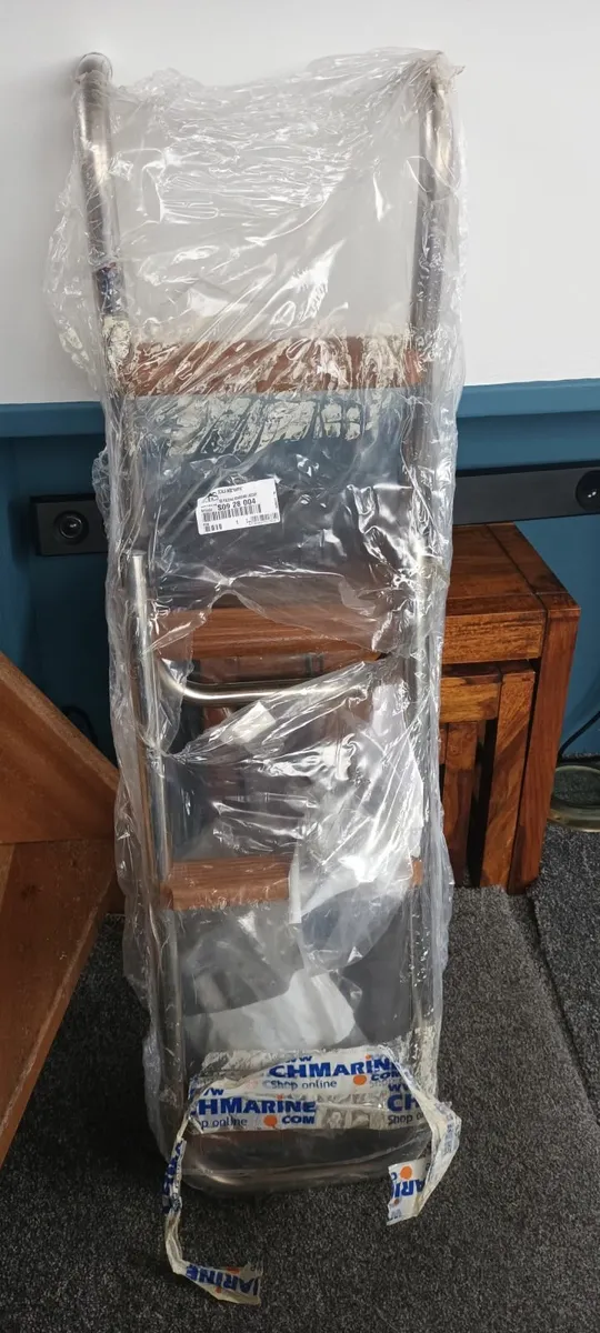 4hp 2 stroke yamaha outboard, dingey, boarding lad - Image 4