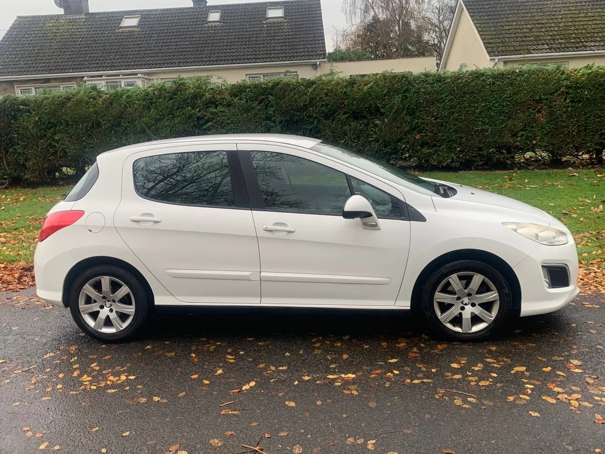 Peugeot 308 - Image 2