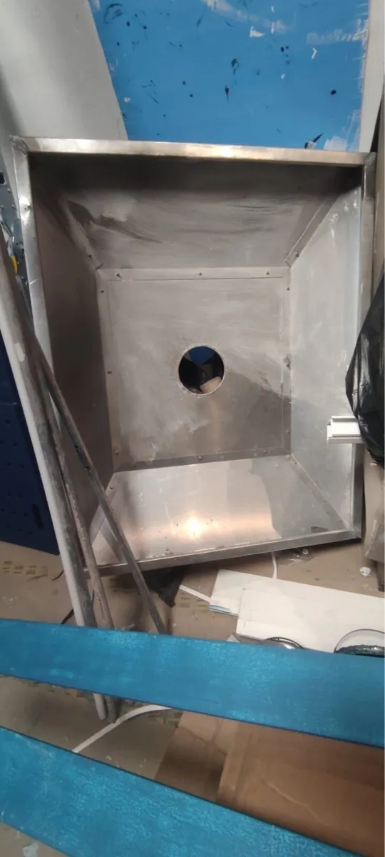 Fan, extractor and electricity cabinets - Image 2