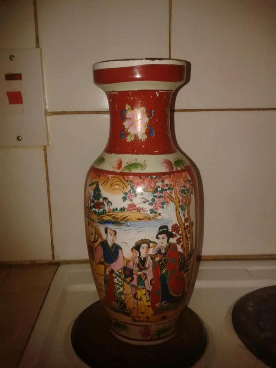Chinese vase - Image 1