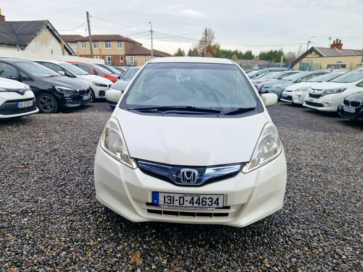 2013 Honda Fit Hybrid|Auto| Heated leather seats - Image 2