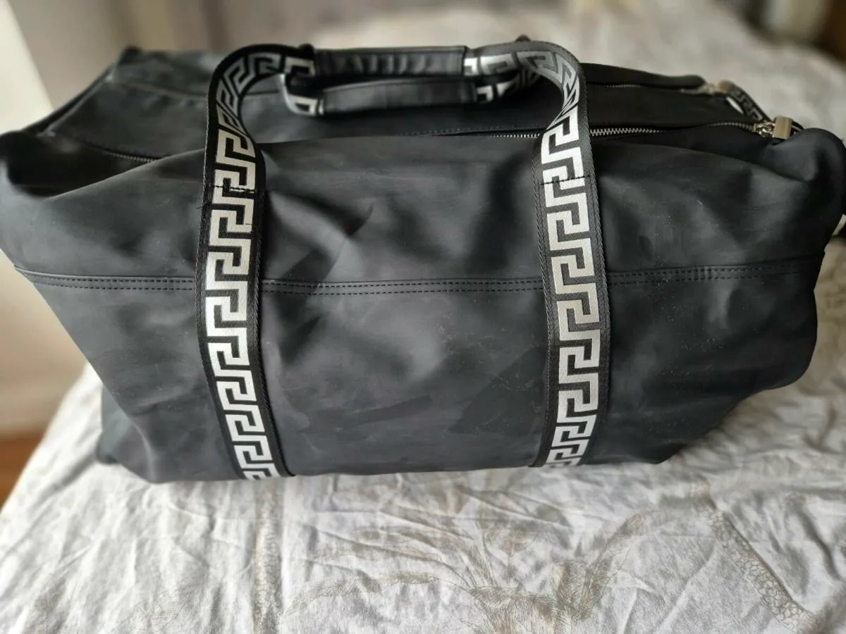 Versace sports/gym/ travel bag - Image 4
