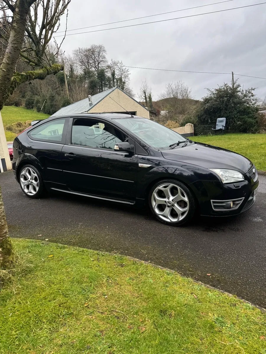 Focus ST 225 - Image 1