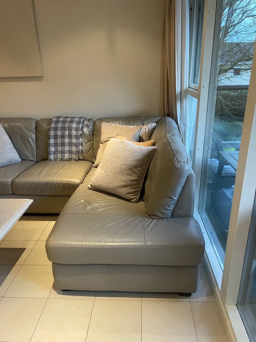 Sofa couch - Image 2