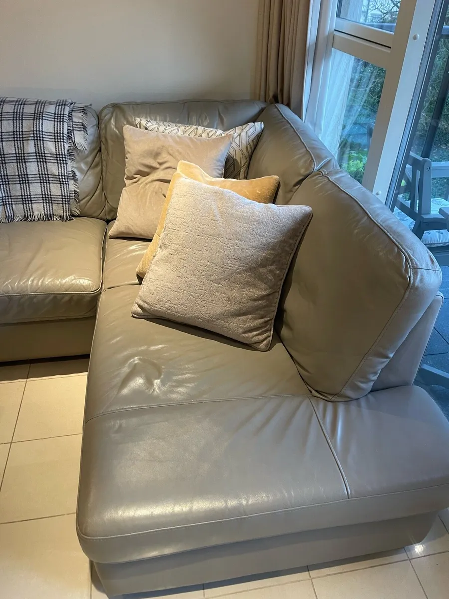 Sofa couch - Image 3