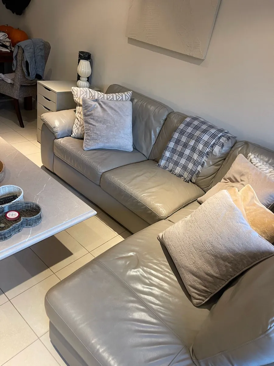 Sofa couch - Image 4