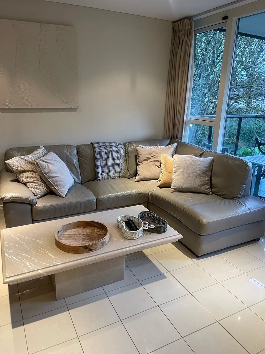 Sofa couch - Image 1