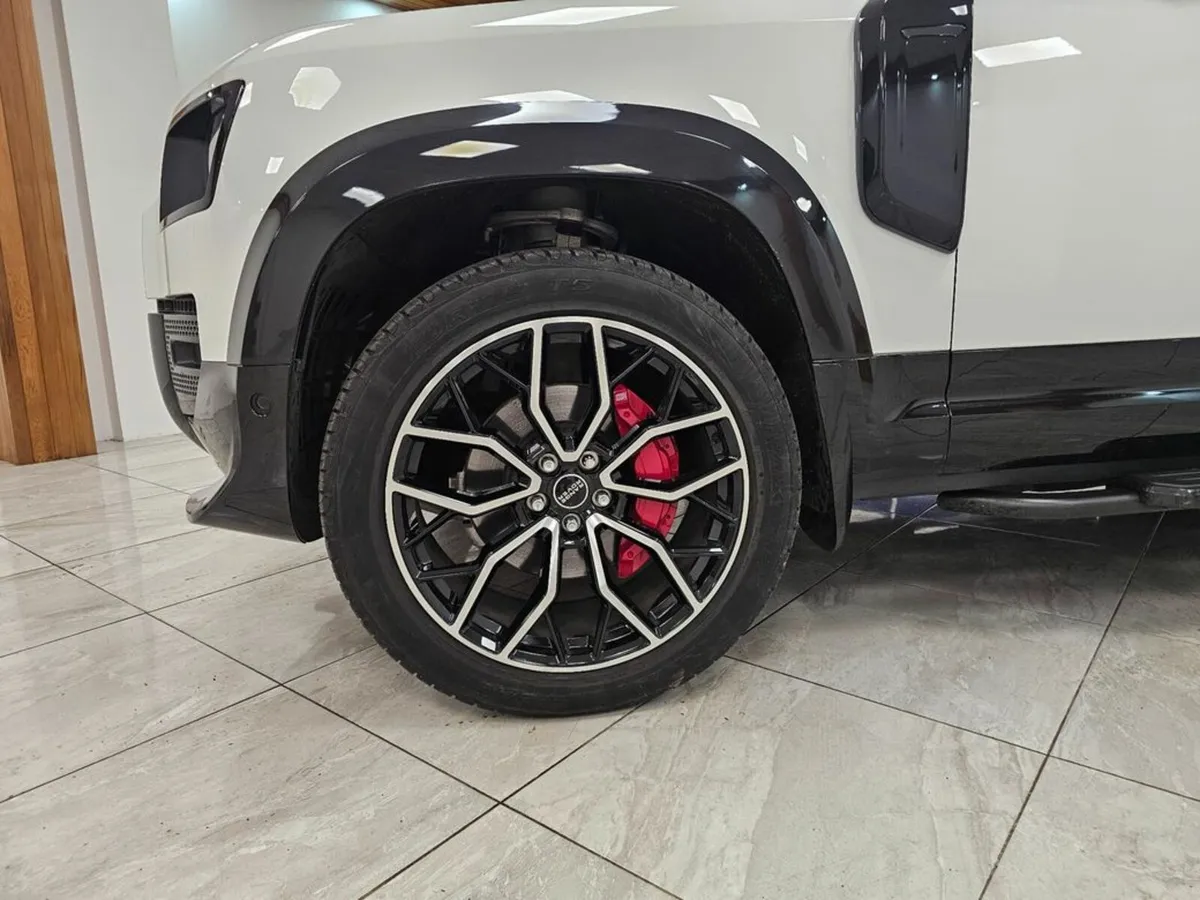 Land Rover Defender Huge Specification // 2.0 X-dy - Image 4