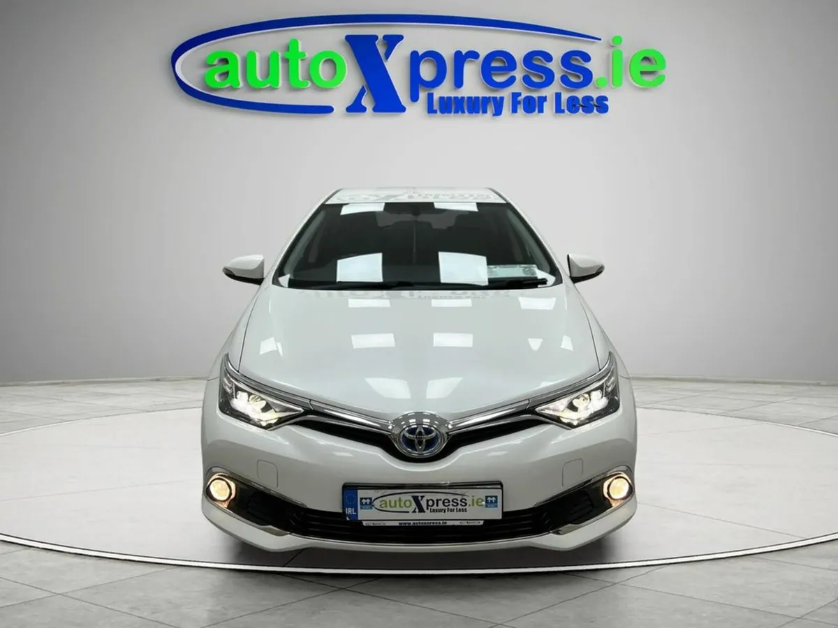 Toyota Auris 1.8 Automatic, Hybrid, Reversing came - Image 3