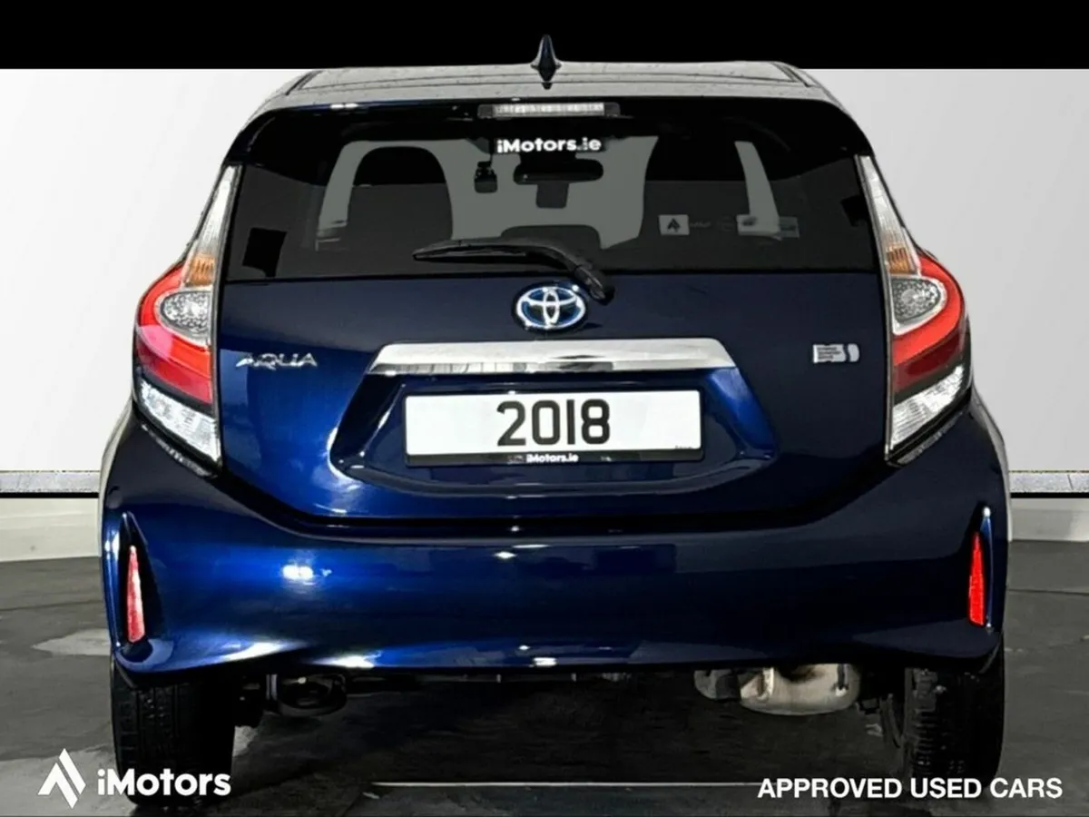 Toyota Aqua S STYLE HYBRID AUTOMATIC - Image 4