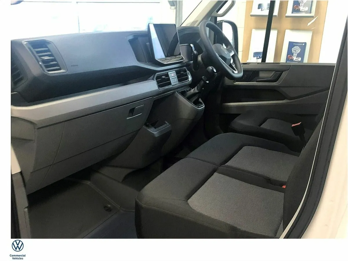 Volkswagen Crafter HIGHLINE 35 MWB 177HP HIGH ROOF - Image 4