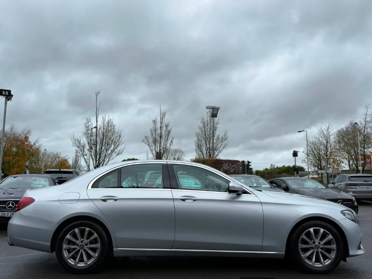 Mercedes-Benz E-Class E220D AVANTGARDE AUTO *1 OWN - Image 4