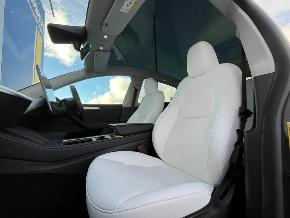 Tesla Model Y LONG RANGE DUAL MOTOR // PANORAMIC S - Image 2
