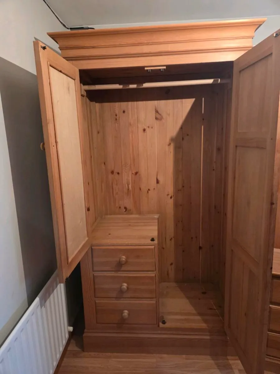 Wardrobe and Locker - Image 2