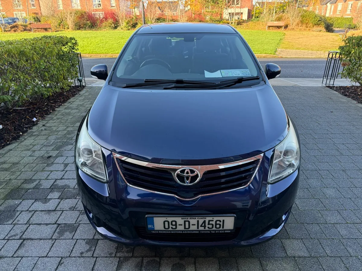 Toyota Avensis 2009 - Image 1