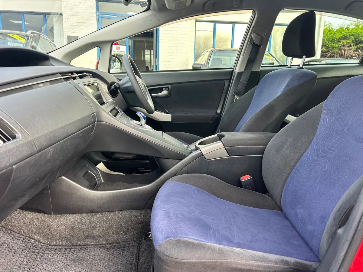 2014 TOYOTA PRIUS PETROL HYBRID LOW KMS - Image 4
