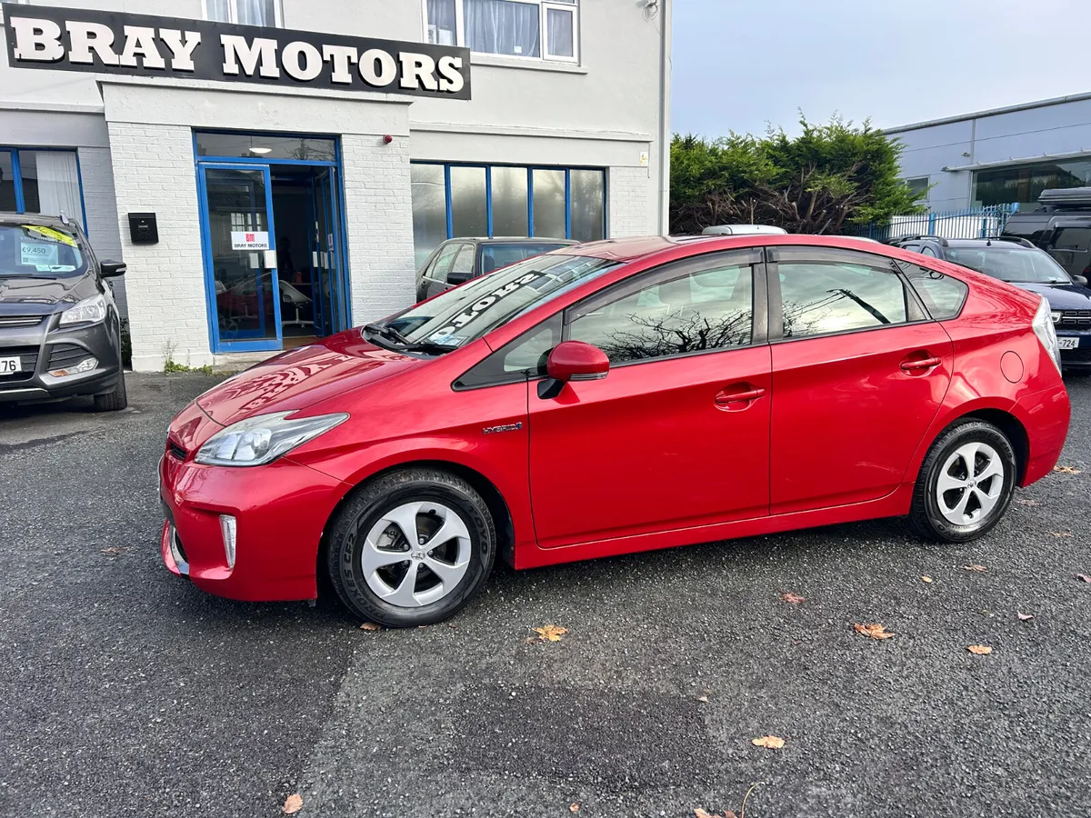 2014 TOYOTA PRIUS PETROL HYBRID LOW KMS - Image 1