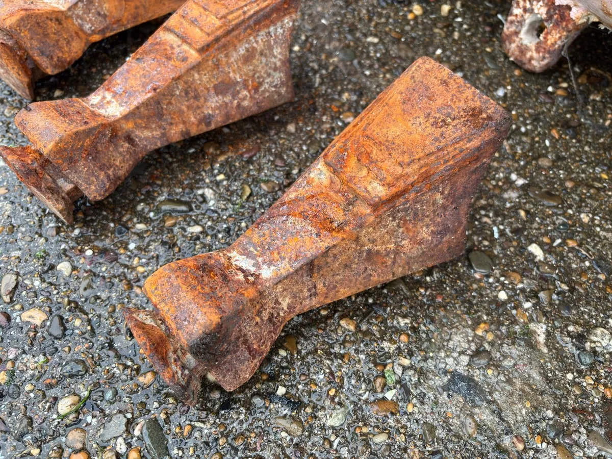 Very Old Cast Iron Roll Top Bath - Image 3