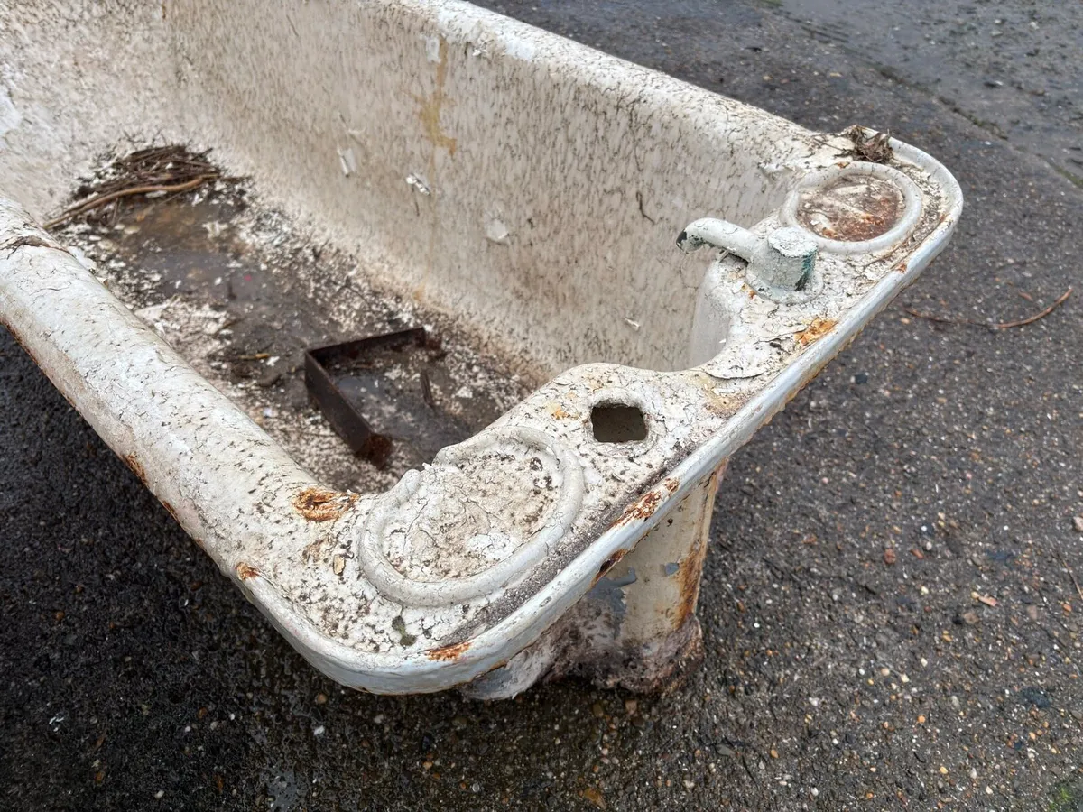 Very Old Cast Iron Roll Top Bath - Image 4