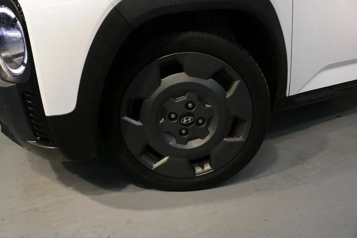 Hyundai INSTER CROSS - ONLY 800 KLMS - 49KWH EV - Image 4