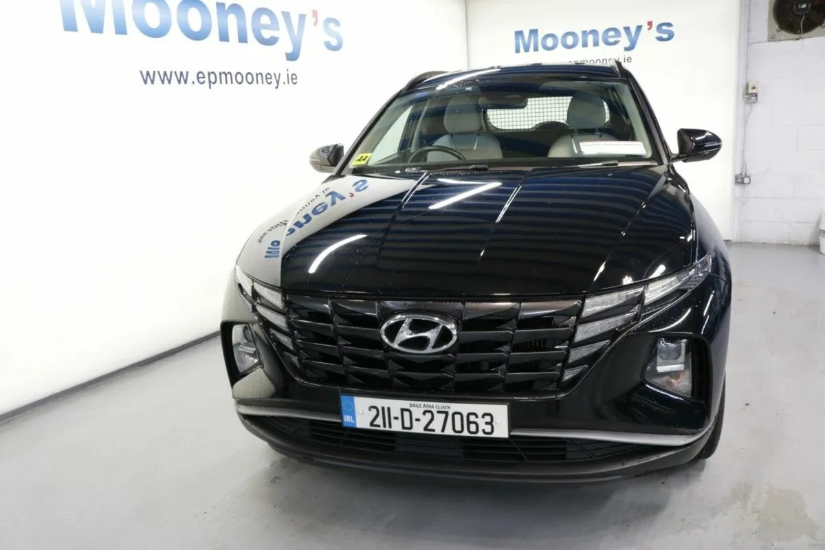 Hyundai Tucson COMMERCIAL EXECUTIVE 1.6L DIESEL SU - Image 2