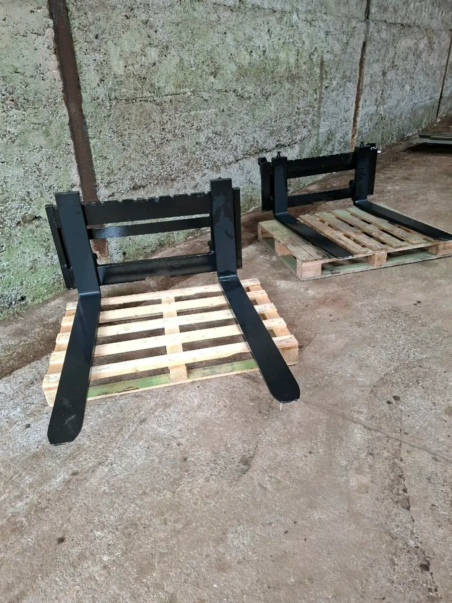 Pinnacle Fabrication Pallet forks - Image 1