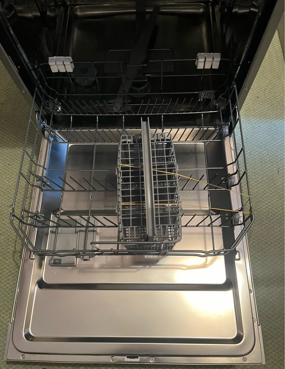 NEW - Silver Dishwasher - Image 4