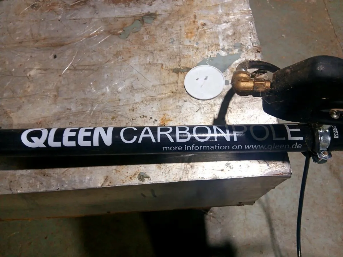 qleen carbon pole . Roof cleaning - Image 1