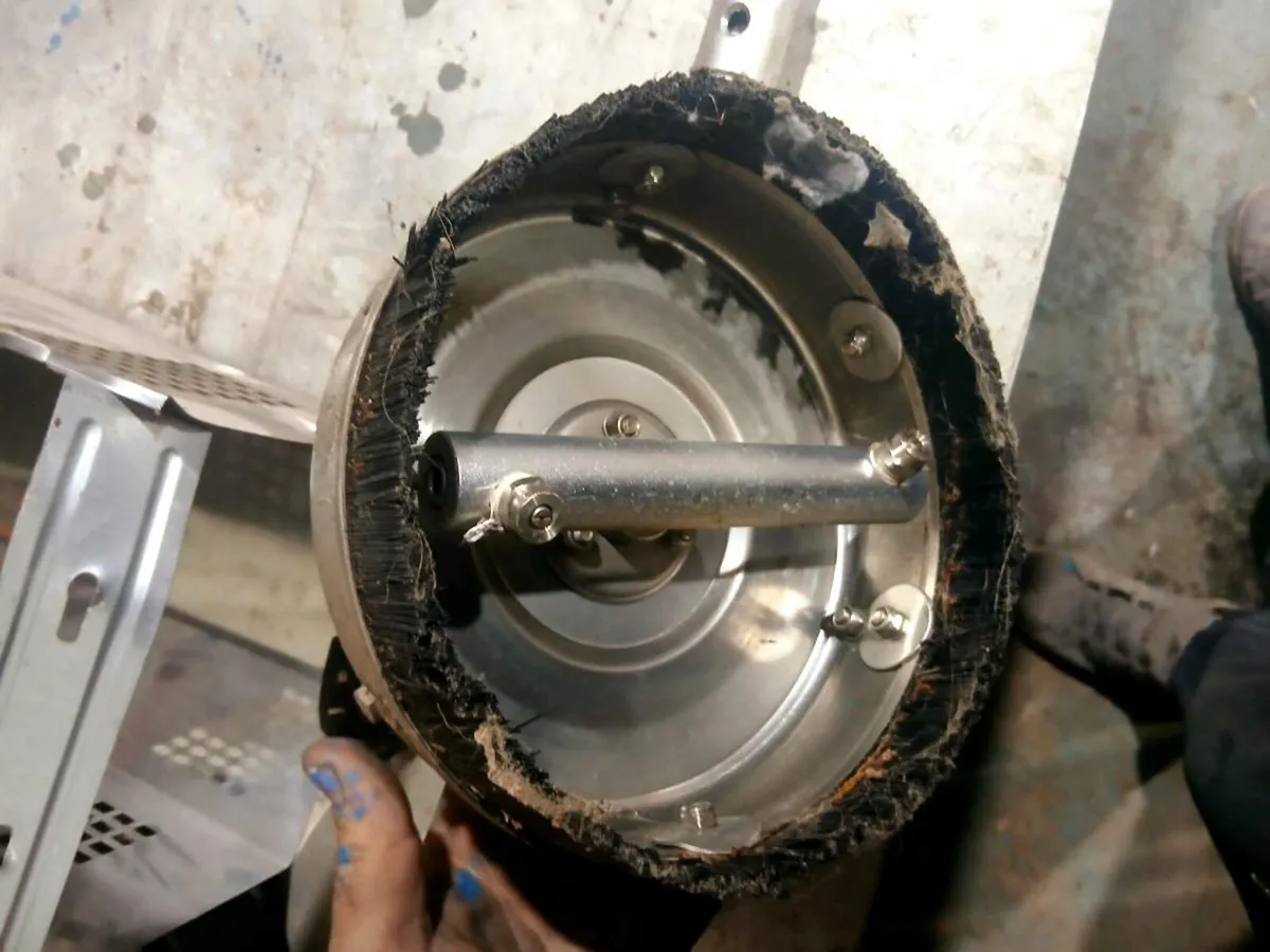 qleen carbon pole . Roof cleaning - Image 3