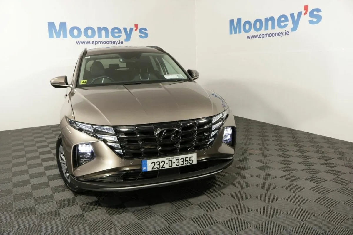Hyundai Tucson DIESEL 1.6L EXECUTIVE PLUS SUV - Image 2