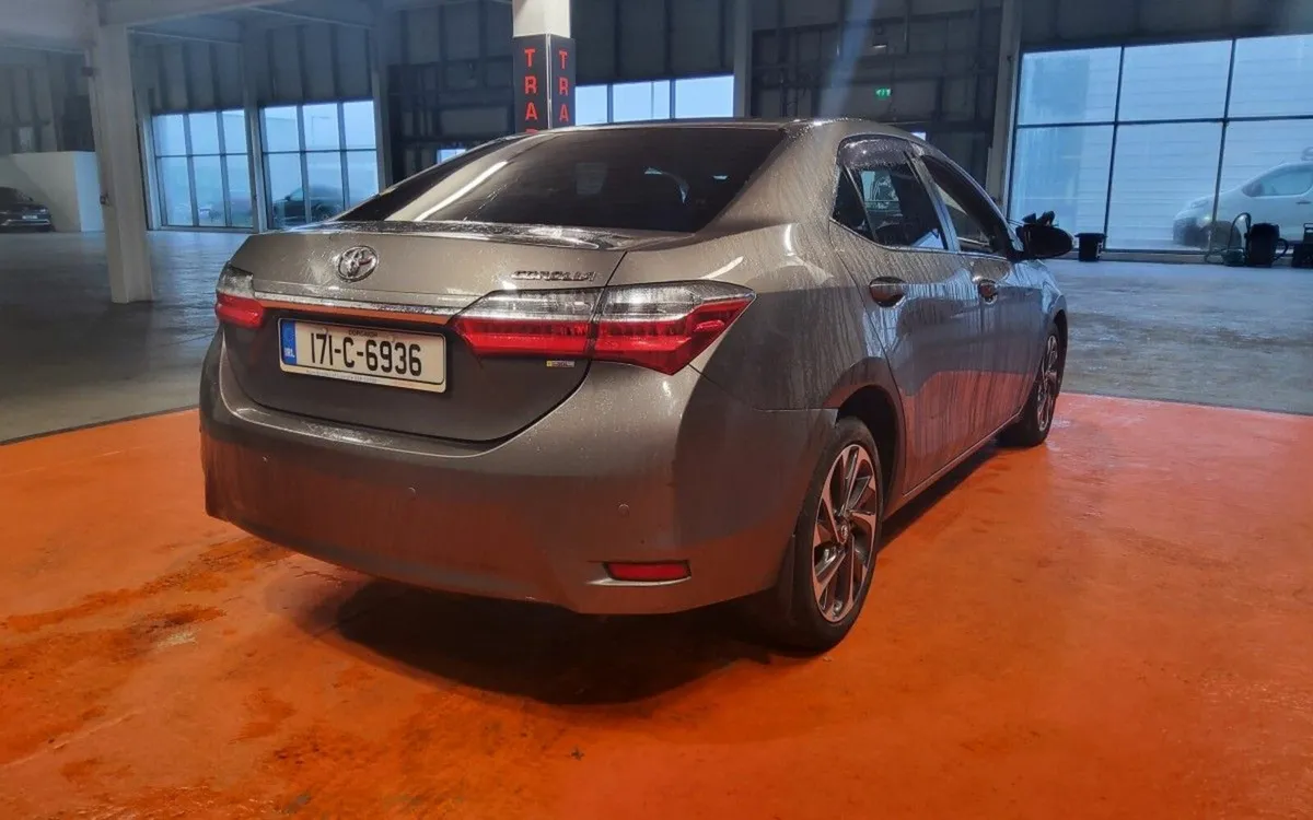 Toyota Corolla D-4D 90 (1.4) Sol - Image 3