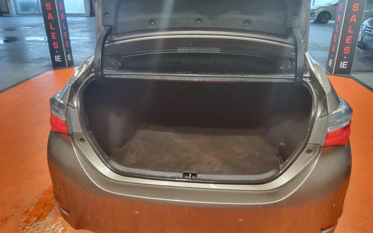 Toyota Corolla D-4D 90 (1.4) Sol - Image 4