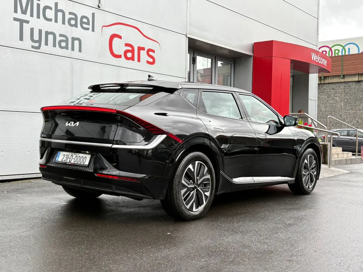 2023 Kia EV6 Air, CarPLay, Camera, 19" Alloys - Image 2