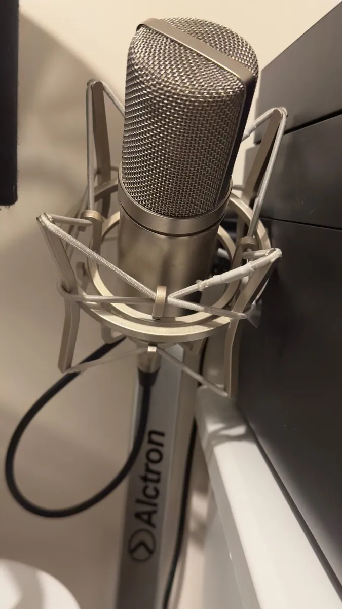 Microphone & Equipment - Image 2