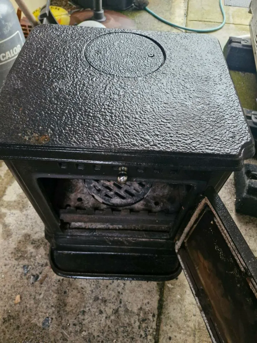 2nd hand stove €300 ono - Image 1