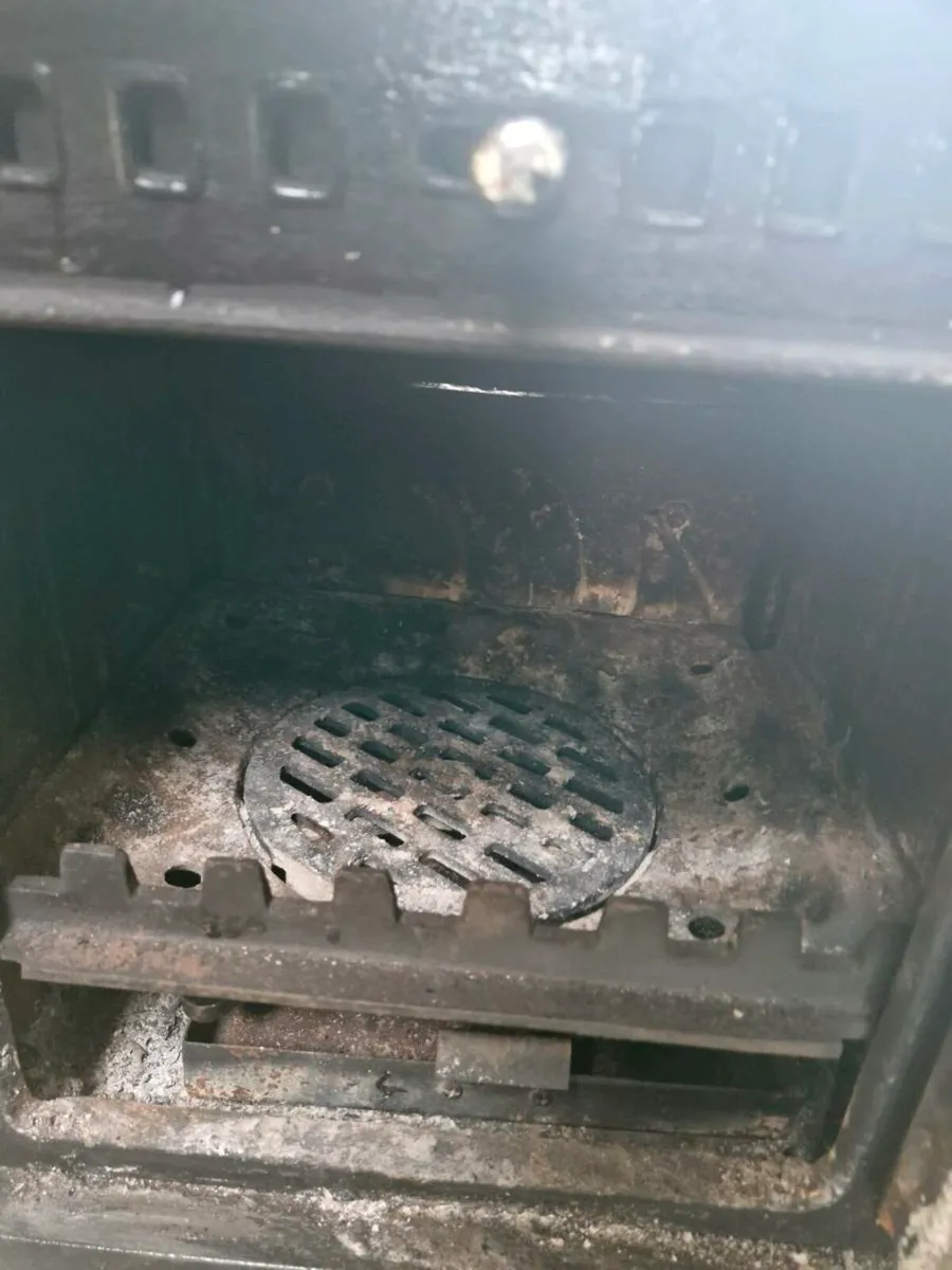 2nd hand stove €300 ono - Image 2