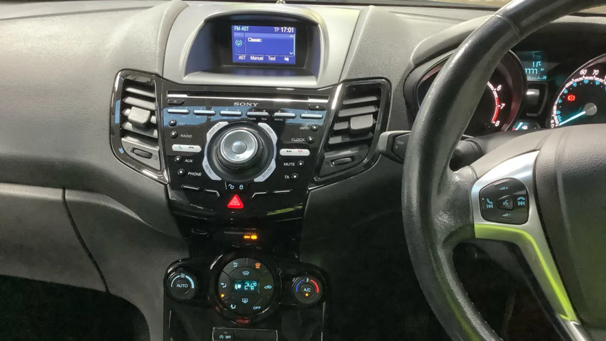 2017 Ford Fiesta TITANIUM 1.0 Petrol - Image 4