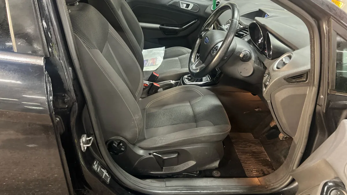 2015 Ford Fiesta TITANIUM 1.0 Petrol - Image 3