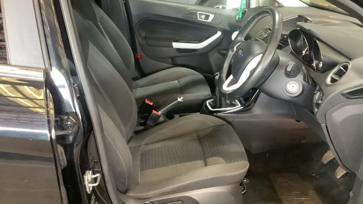 2016 Ford Fiesta 1.0 Petrol ZETEC - Image 3