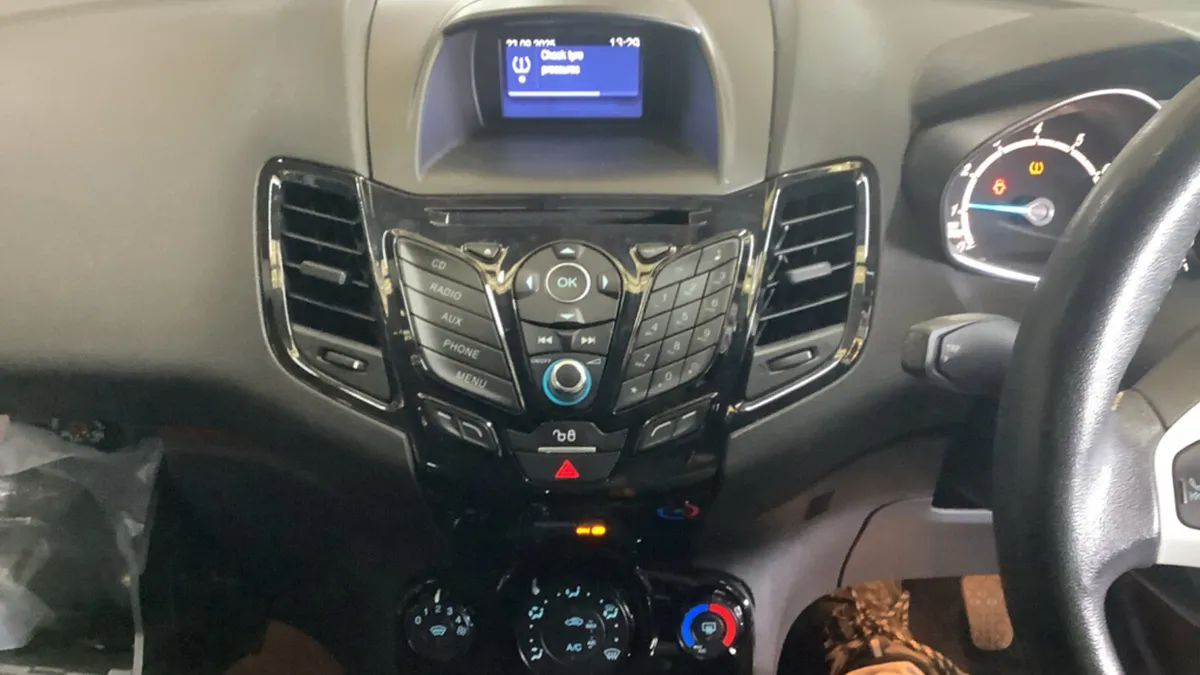 2016 Ford Fiesta 1.0 Petrol ZETEC - Image 2