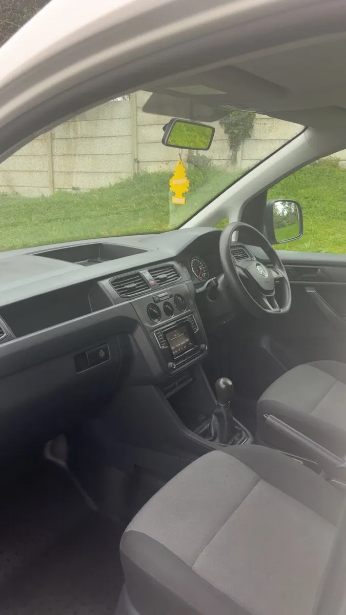 Volkswagen Caddy 2016 - Image 2