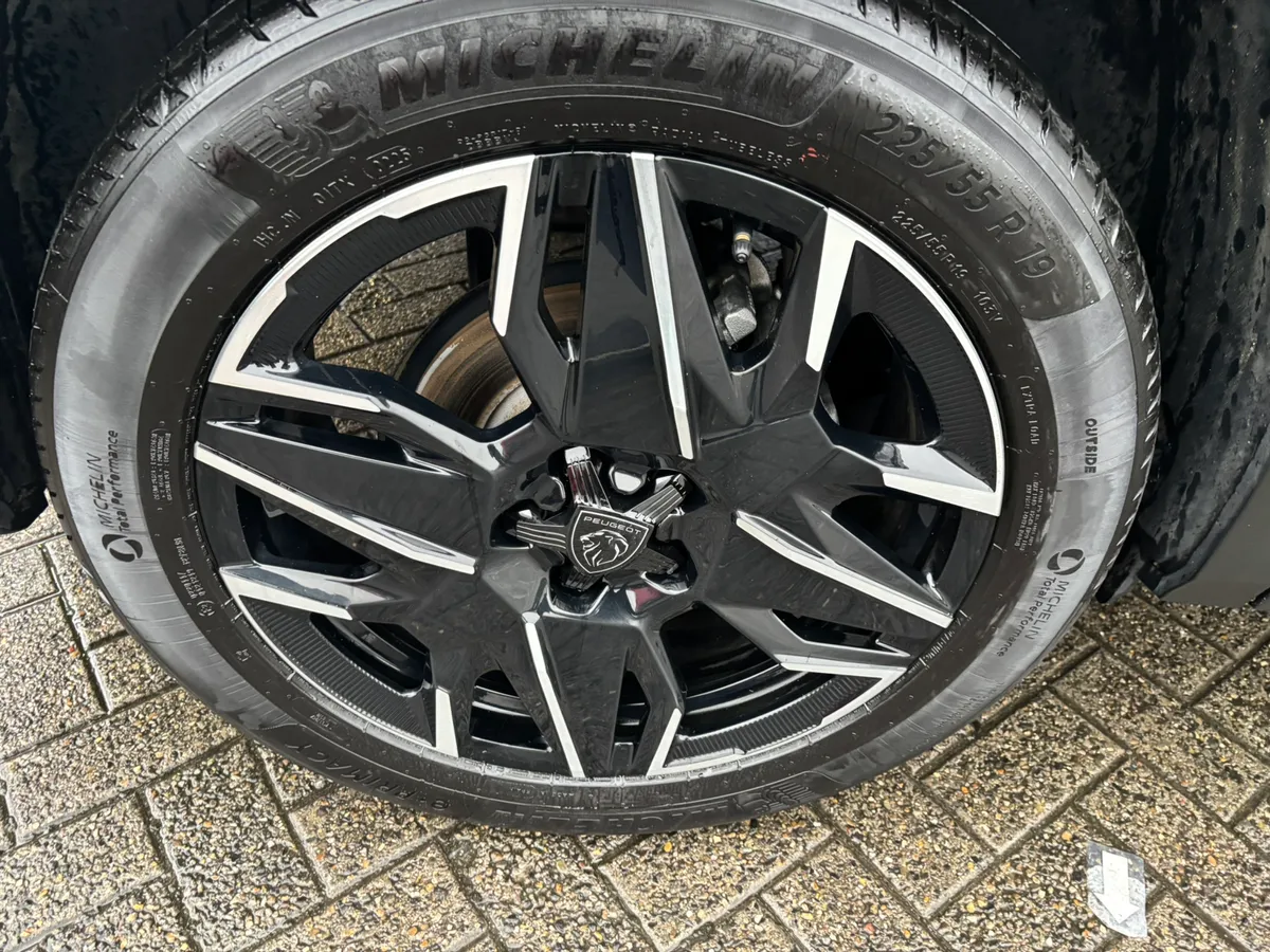 2025 Peugeot 3008 Allure Hybrid - Image 4