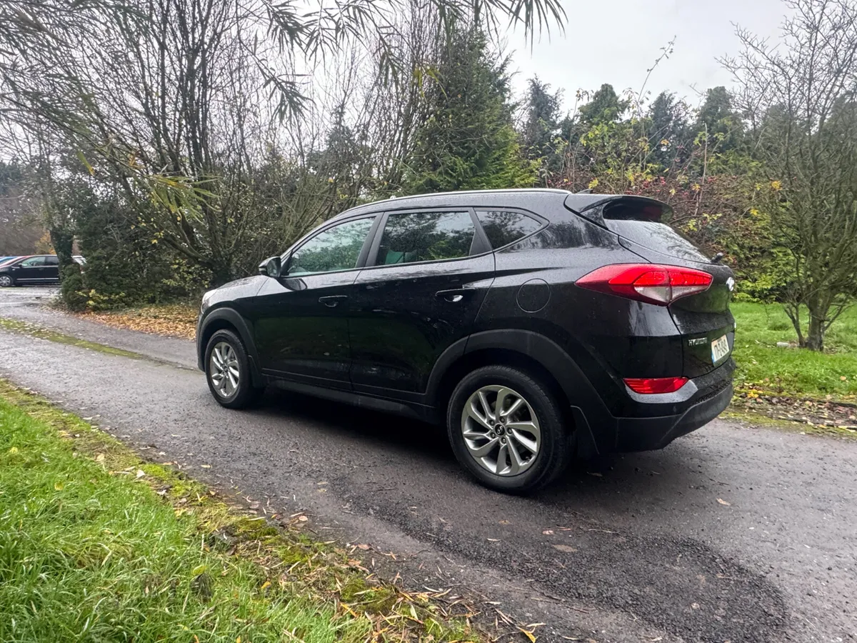 17 Hyundai Tucson 1.7crdi EXECUTIVE - Image 3