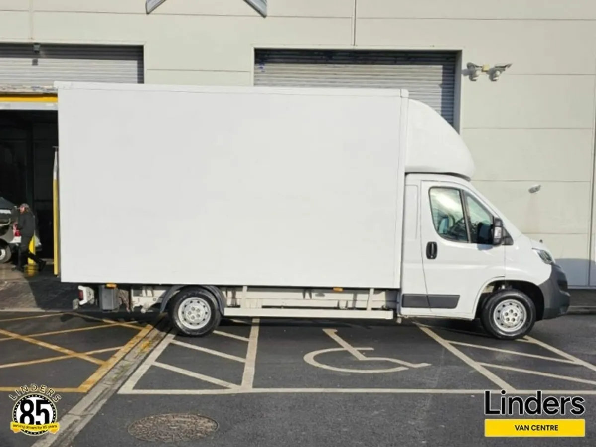 Opel Movano 3.5T BOX BODY 750KG TAILLIFT - Image 3