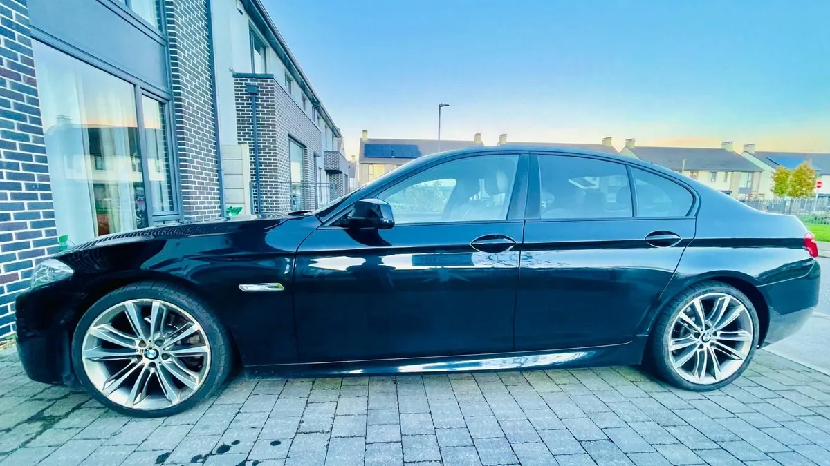 BMW 5-Series 2011 - Image 1
