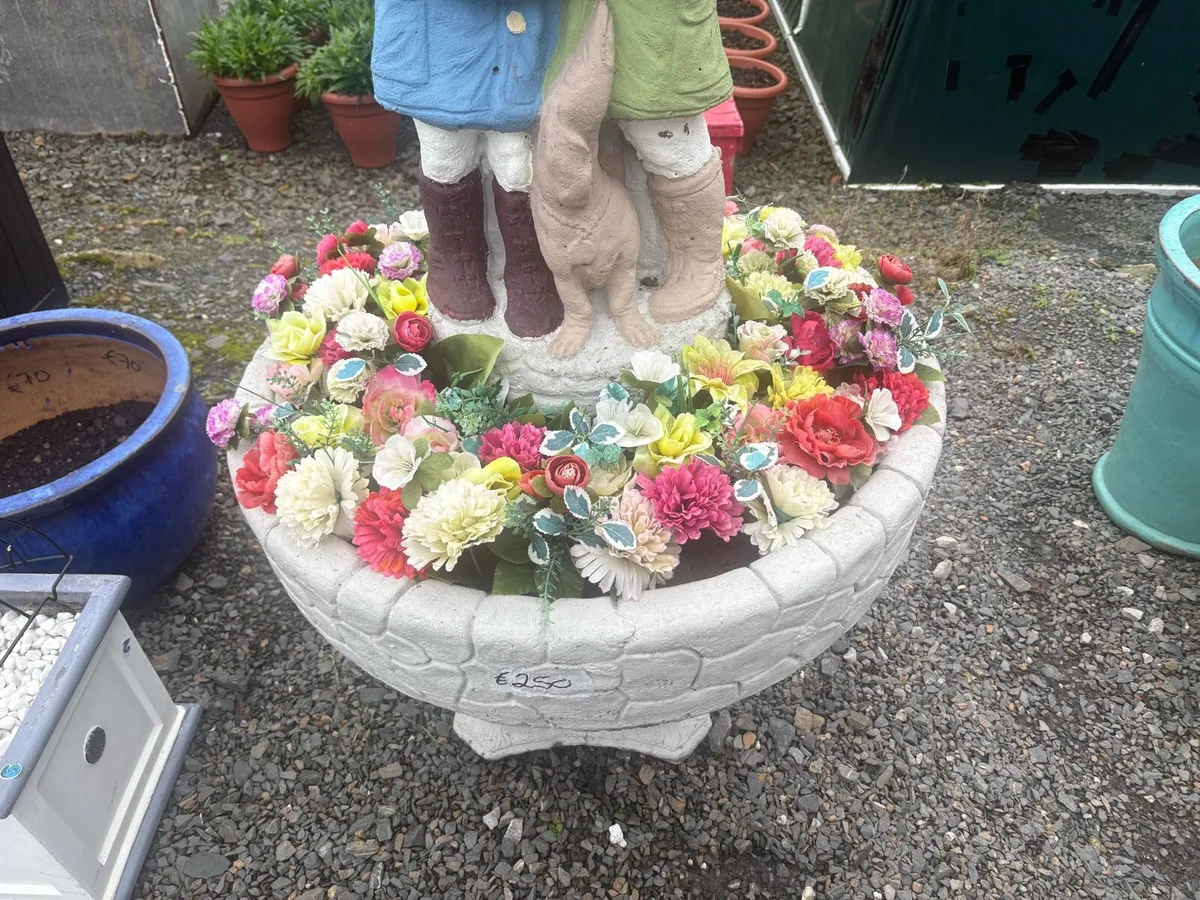 Large stone Gardan ornament - Image 3