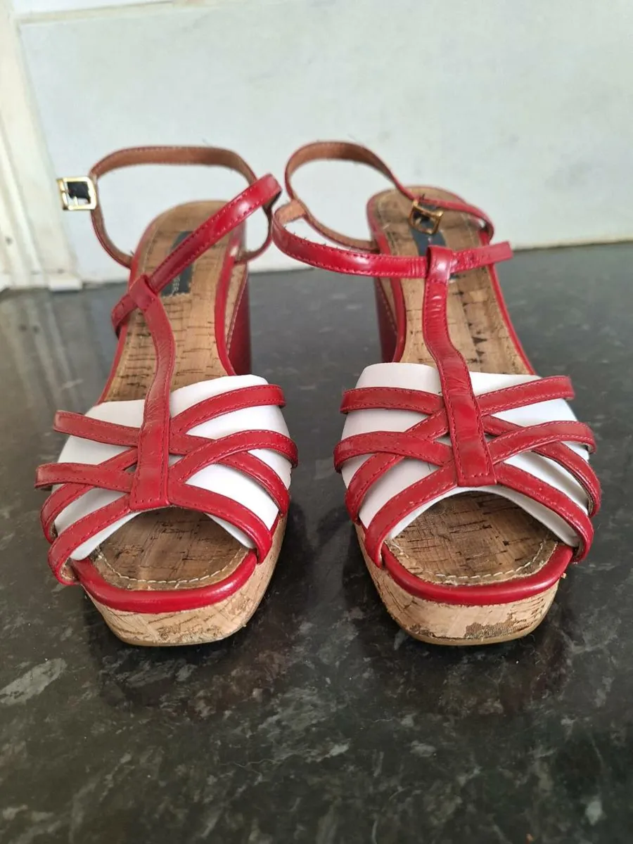 Tommy Hilfiger wedge sandals size 5 - Image 4