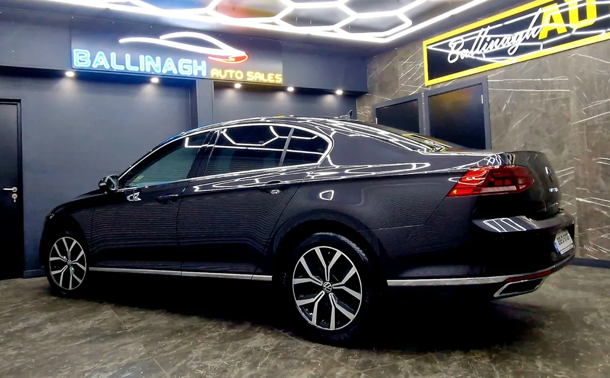 VOLKWAGEN PASSAT 2.0 TDI 150HP ELEGANCE - Image 3