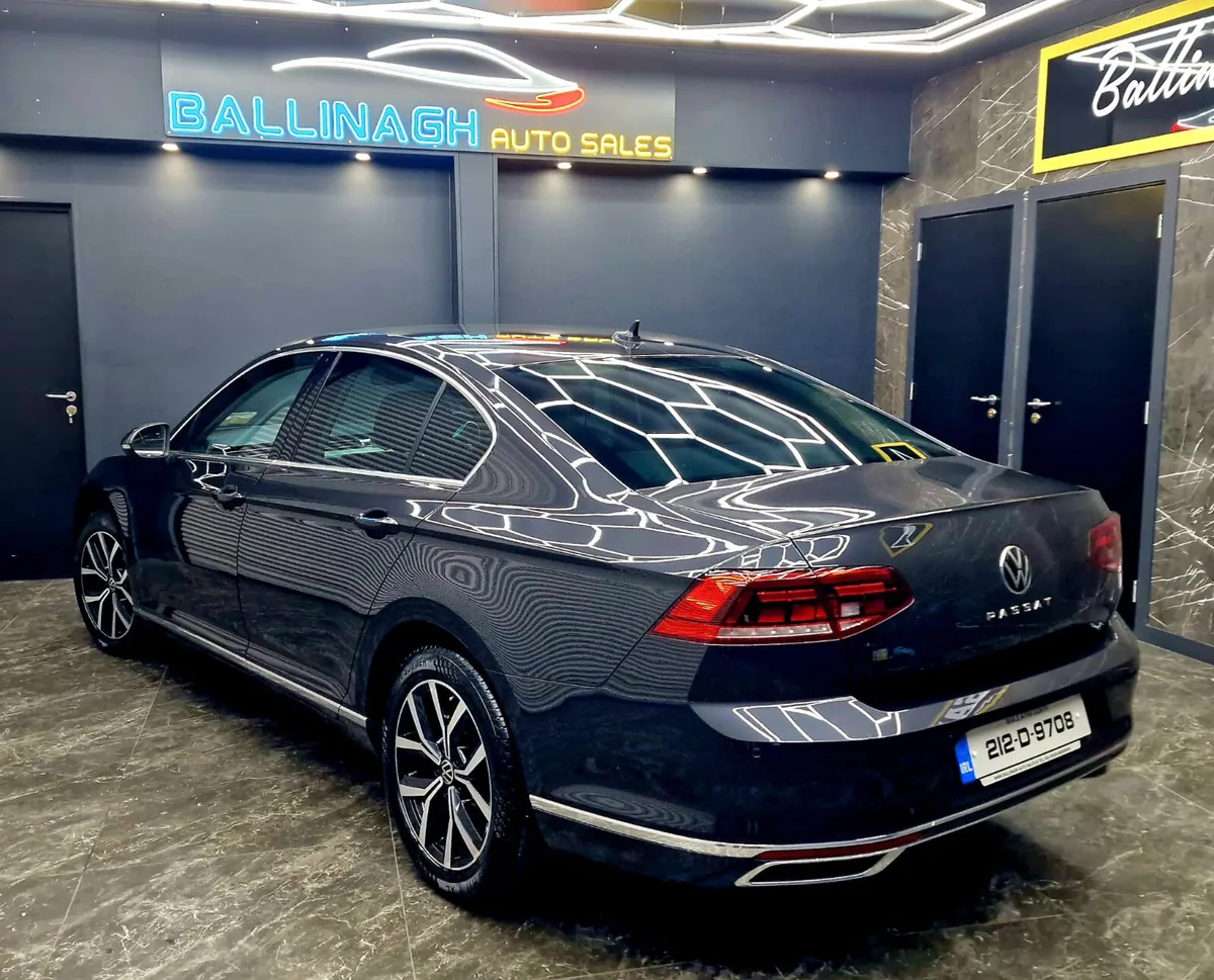 VOLKWAGEN PASSAT 2.0 TDI 150HP ELEGANCE - Image 2