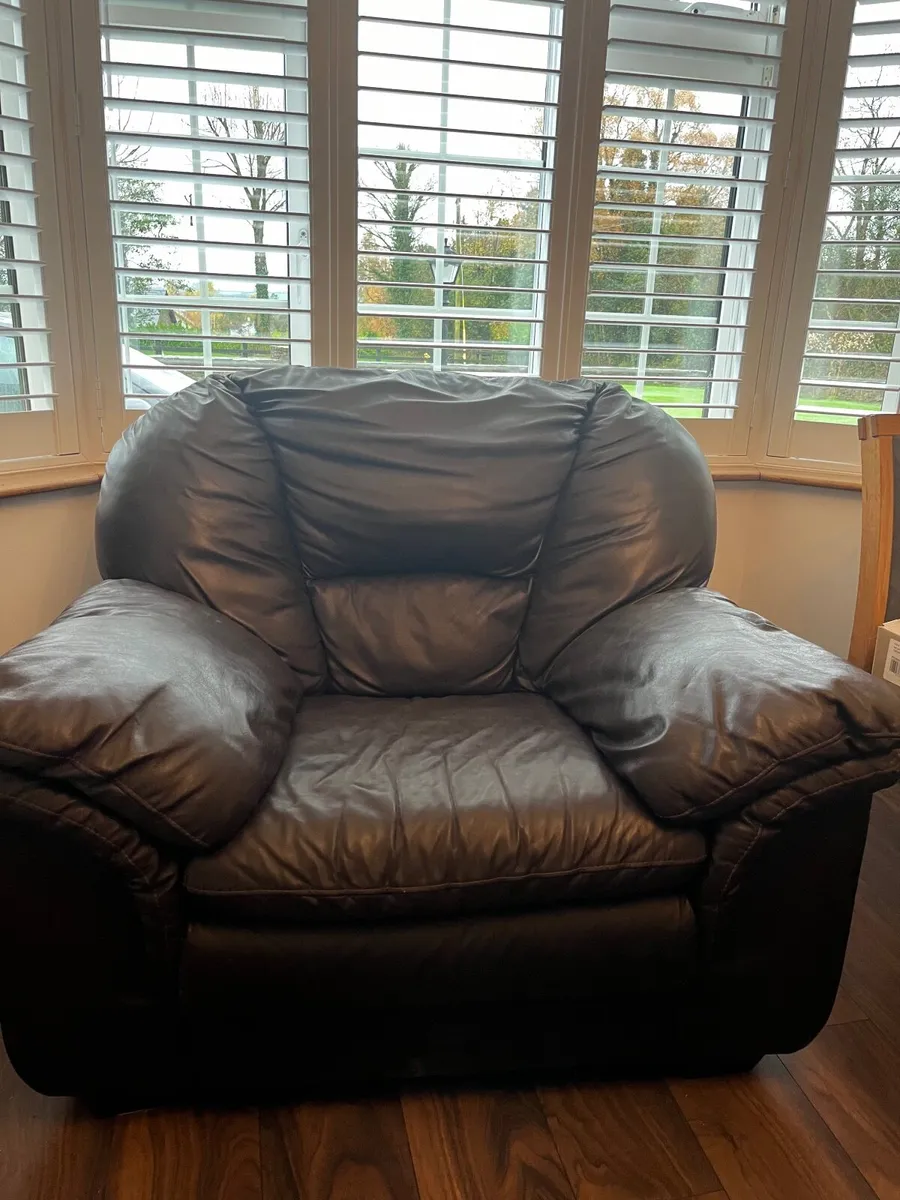 Sturdy, comfortable Arm chair and poof - Image 2